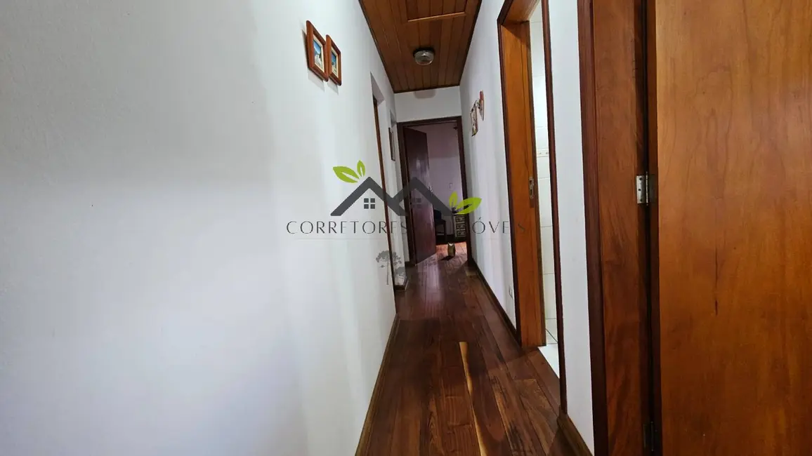 Foto 9 de Casa com 3 quartos à venda, 144m2 em Campos Do Jordao - SP