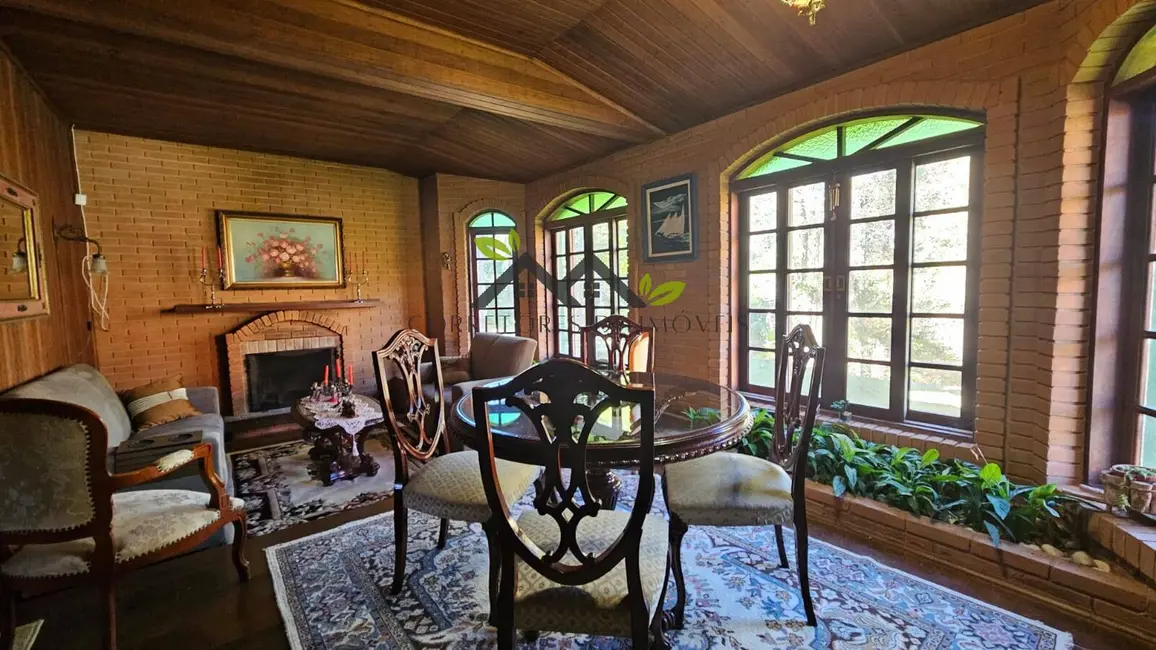 Foto 2 de Casa com 3 quartos à venda, 400m2 em Campos Do Jordao - SP