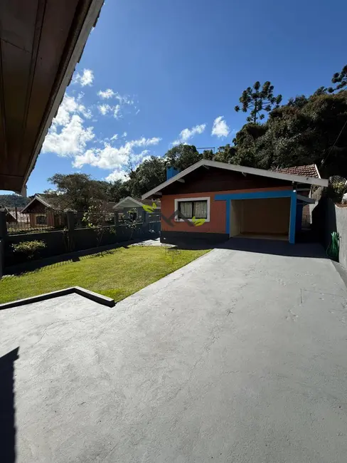 Foto 3 de Casa com 3 quartos à venda, 182m2 em Campos Do Jordao - SP