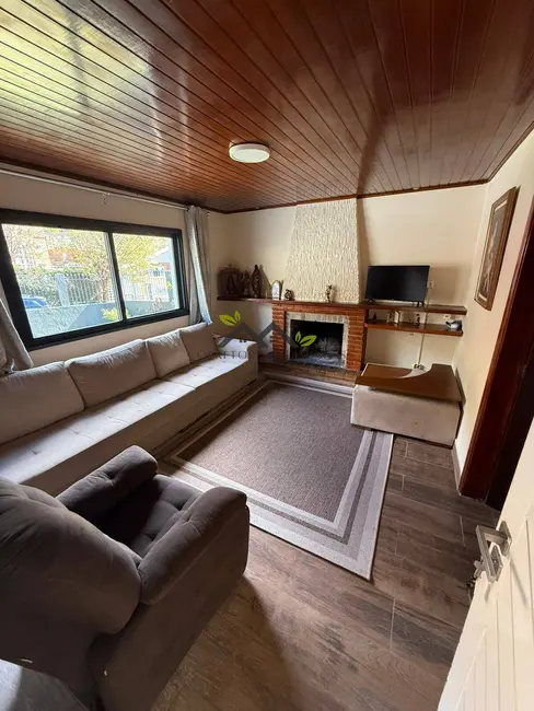 Foto 4 de Casa com 3 quartos à venda, 182m2 em Campos Do Jordao - SP