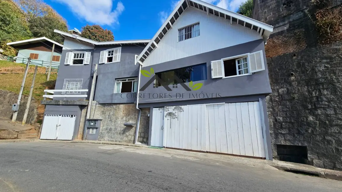 Foto 1 de Casa com 2 quartos à venda, 280m2 em Campos Do Jordao - SP
