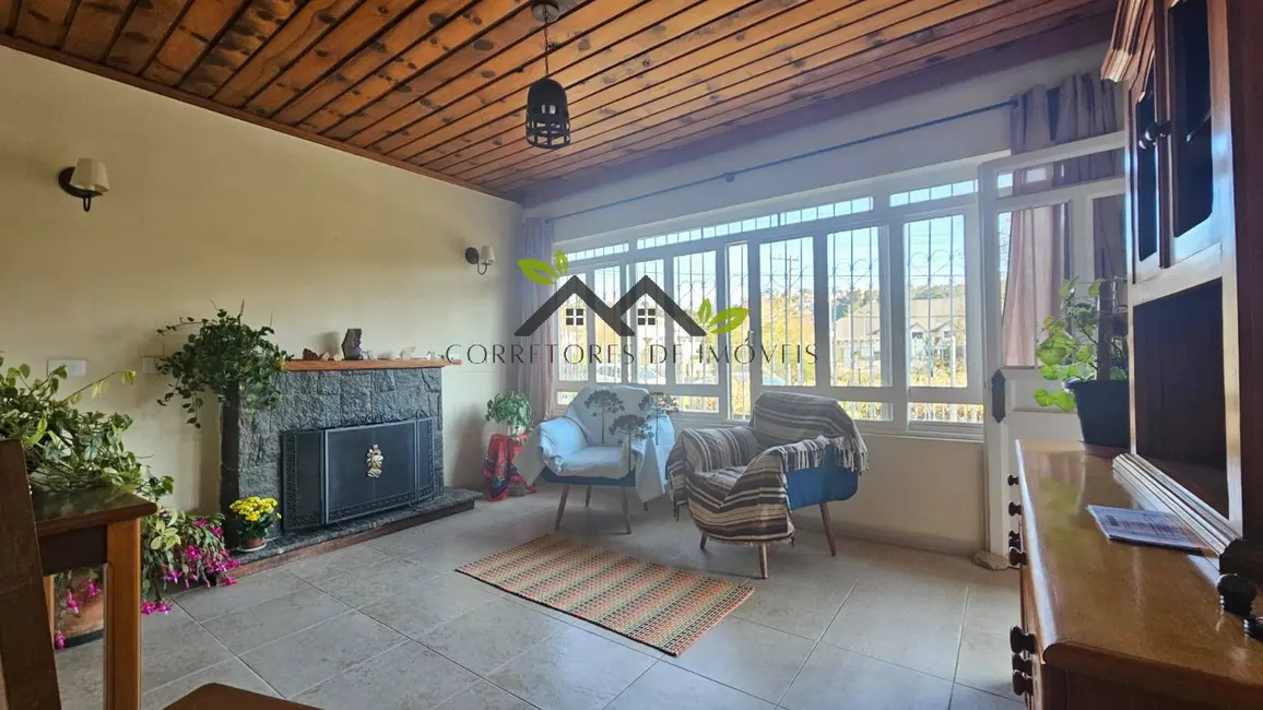 Foto 3 de Casa com 3 quartos à venda, 105m2 em Campos Do Jordao - SP