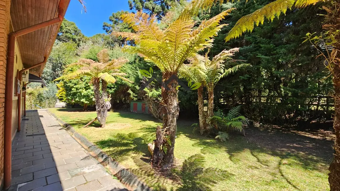 Foto 3 de Casa com 3 quartos à venda, 250m2 em Campos Do Jordao - SP