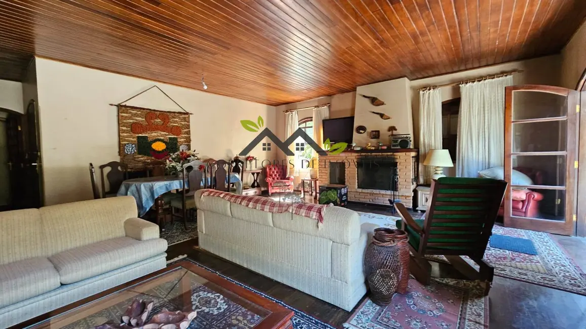 Foto 4 de Casa com 3 quartos à venda, 250m2 em Campos Do Jordao - SP