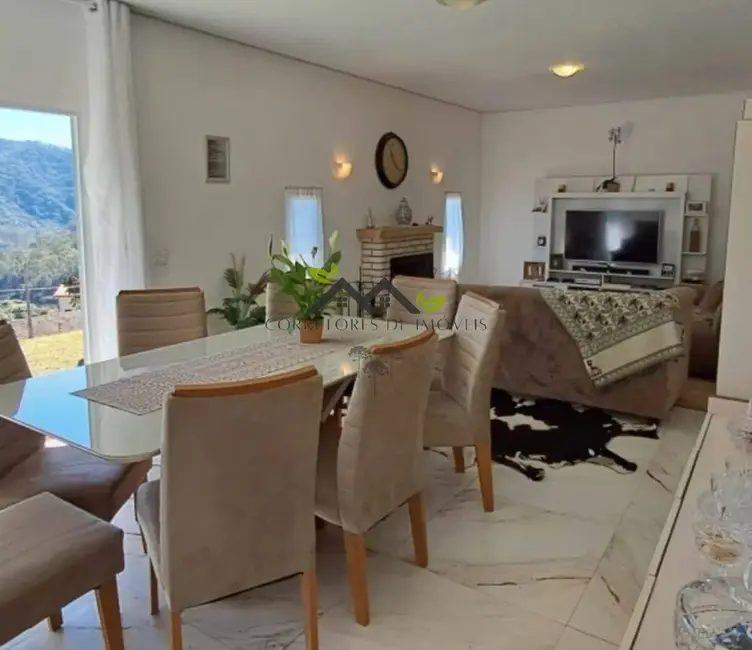 Foto 2 de Casa com 3 quartos à venda, 248m2 em Campos Do Jordao - SP