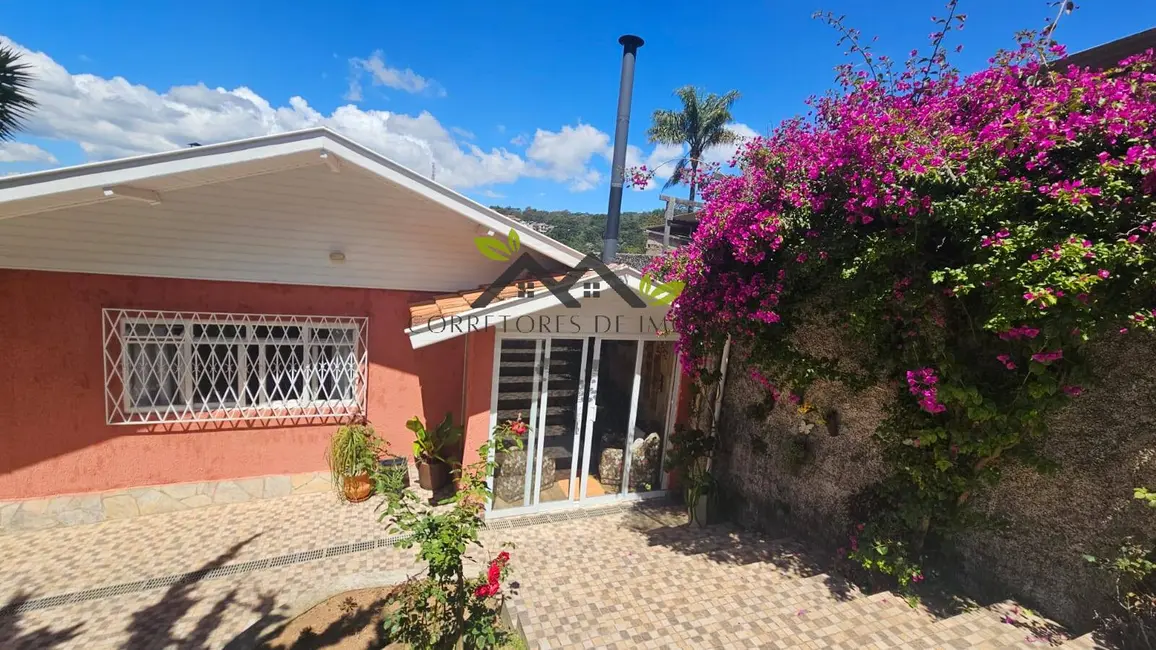 Foto 3 de Casa com 3 quartos à venda, 160m2 em Campos Do Jordao - SP