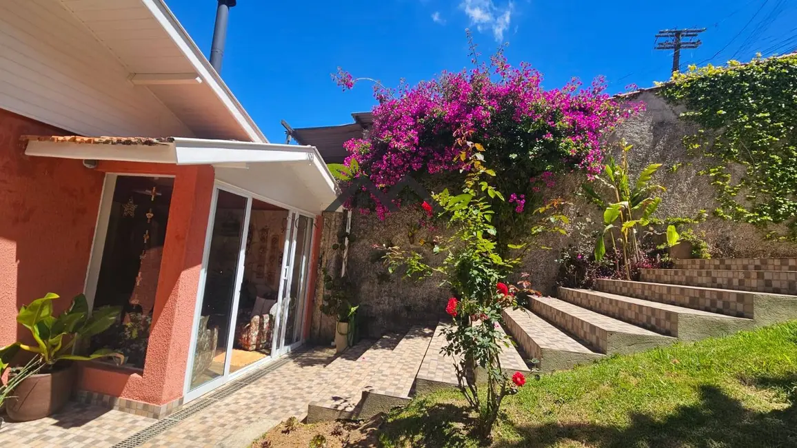 Foto 4 de Casa com 3 quartos à venda, 160m2 em Campos Do Jordao - SP