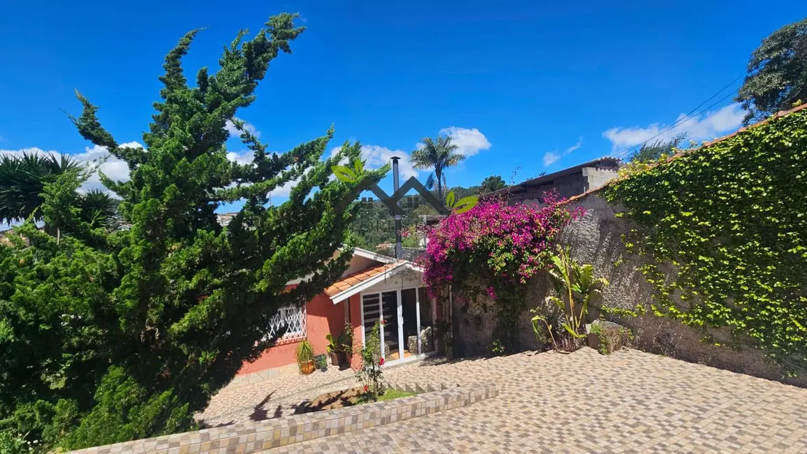 Foto 2 de Casa com 3 quartos à venda, 160m2 em Campos Do Jordao - SP