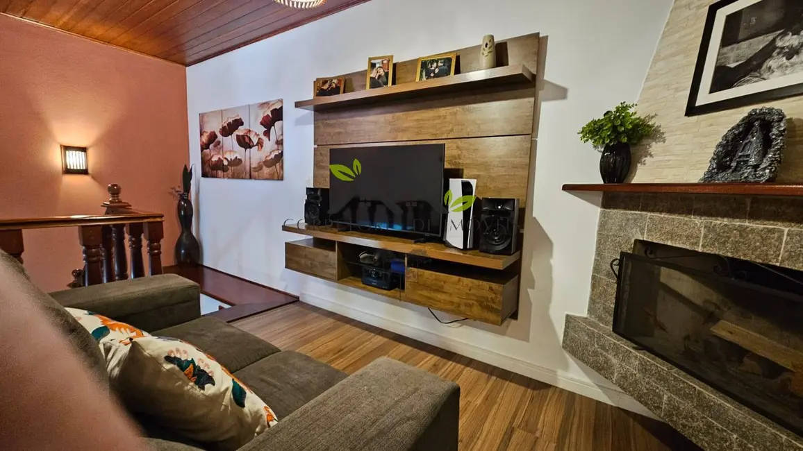 Foto 9 de Casa com 2 quartos à venda, 142m2 em Campos Do Jordao - SP