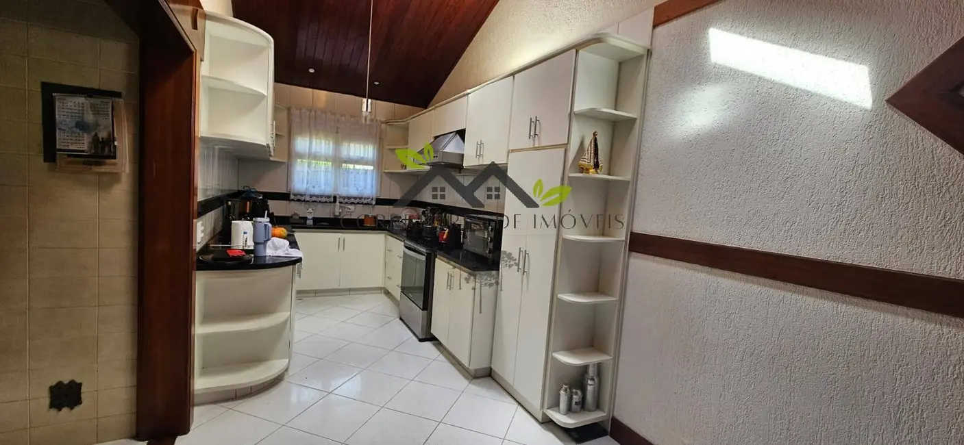 Foto 9 de Casa com 3 quartos à venda, 200m2 em Campos Do Jordao - SP