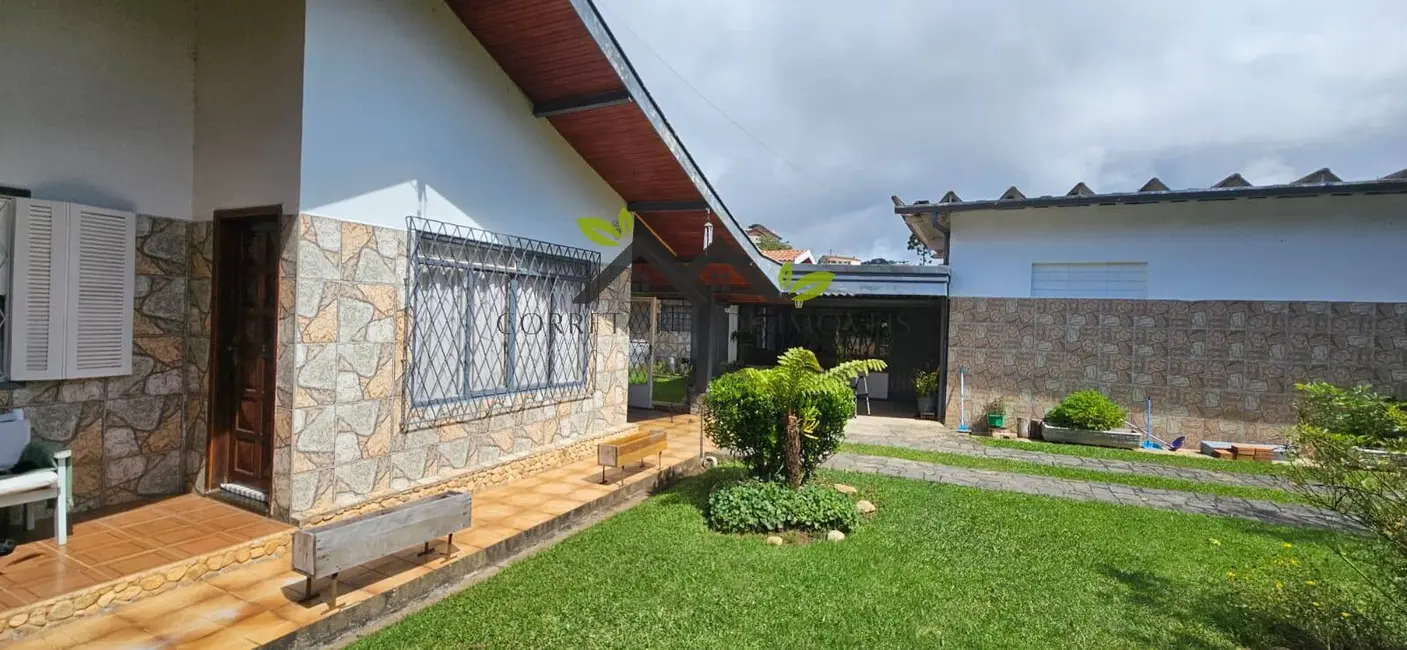 Foto 3 de Casa com 3 quartos à venda, 200m2 em Campos Do Jordao - SP