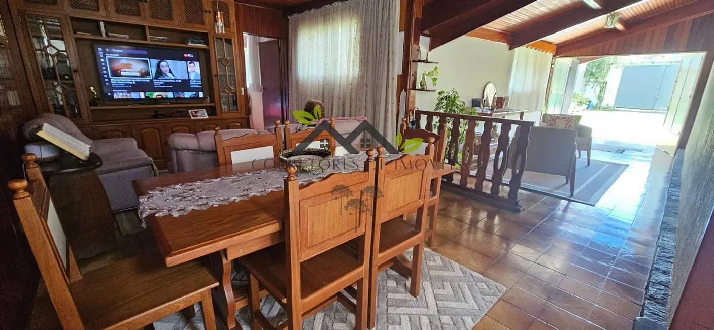 Foto 5 de Casa com 3 quartos à venda, 200m2 em Campos Do Jordao - SP