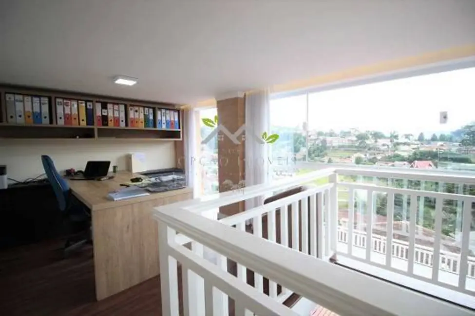 Foto 9 de Casa com 3 quartos à venda, 270m2 em Campos Do Jordao - SP