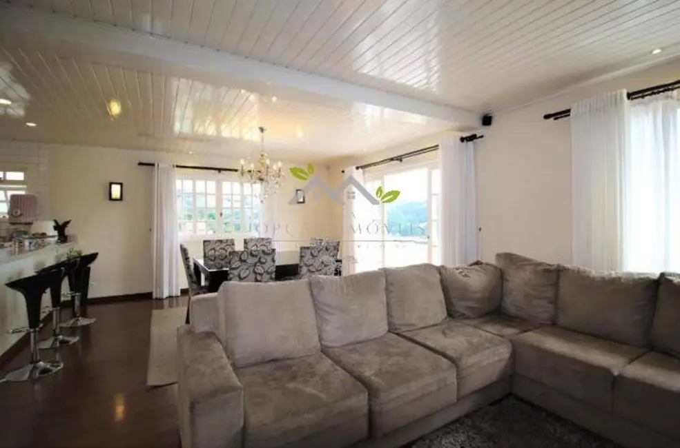 Foto 7 de Casa com 3 quartos à venda, 270m2 em Campos Do Jordao - SP