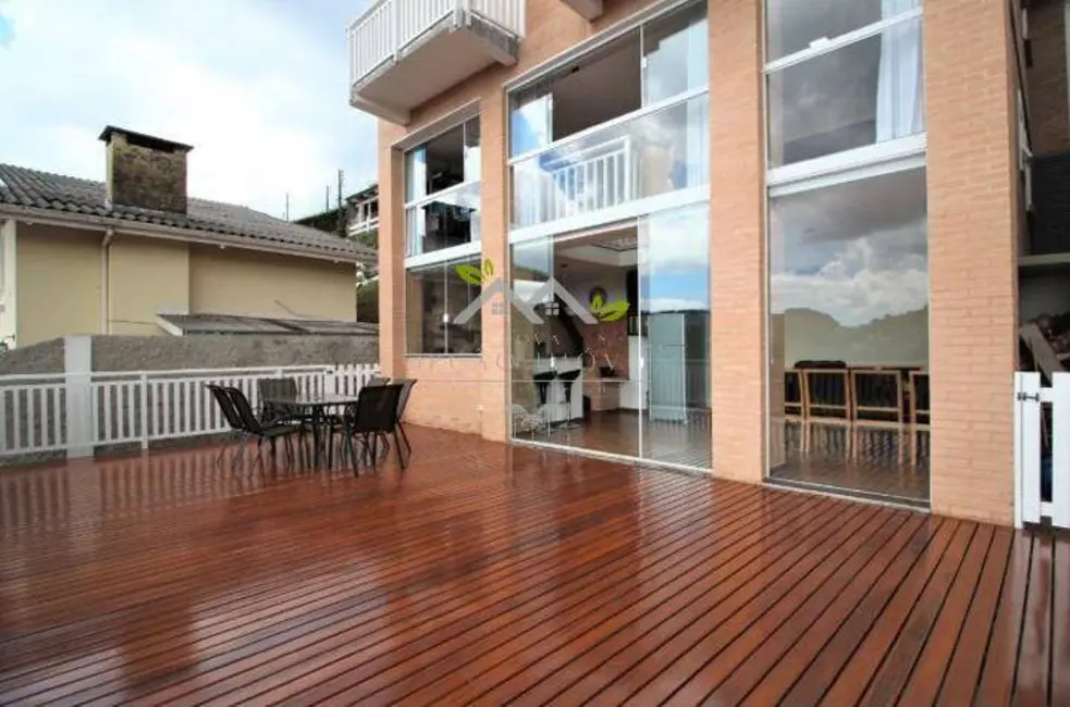 Foto 4 de Casa com 3 quartos à venda, 270m2 em Campos Do Jordao - SP