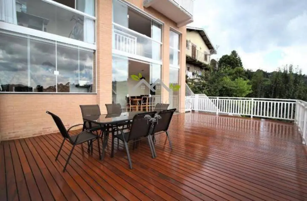 Foto 3 de Casa com 3 quartos à venda, 270m2 em Campos Do Jordao - SP