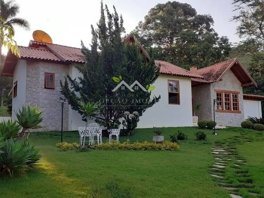 Foto 2 de Chácara com 3 quartos à venda, 209m2 em Brasopolis - MG