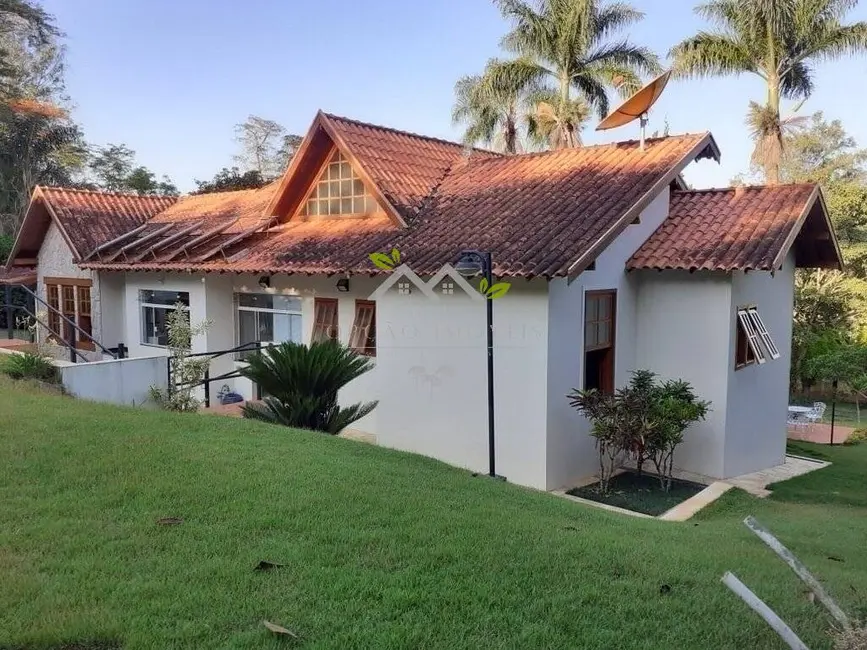 Foto 1 de Chácara com 3 quartos à venda, 209m2 em Brasopolis - MG