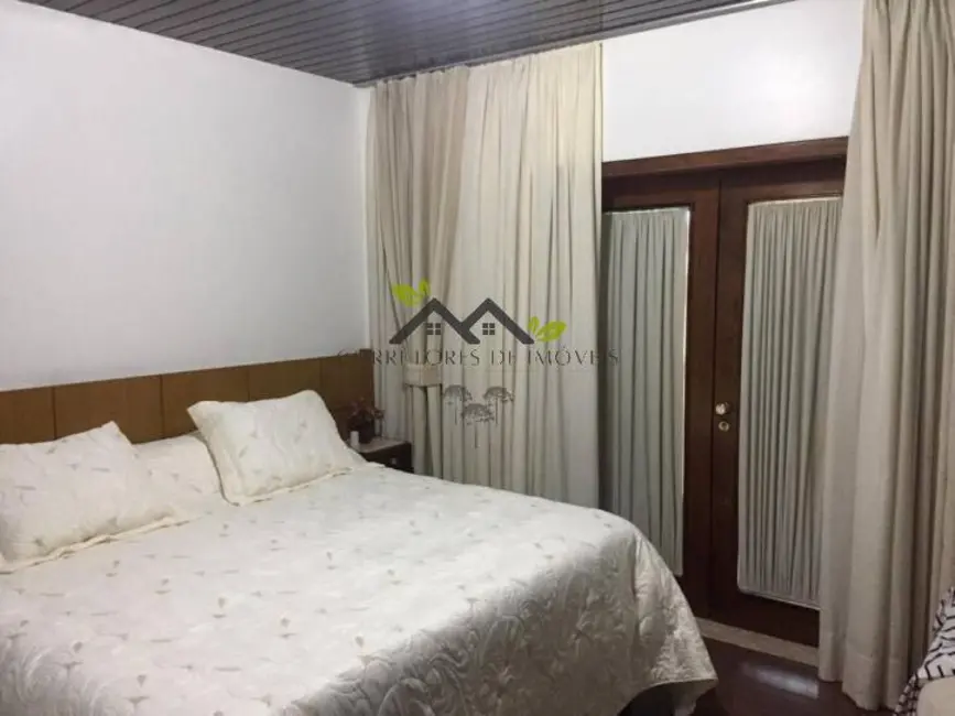 Foto 9 de Casa com 3 quartos à venda, 435m2 em Campos Do Jordao - SP