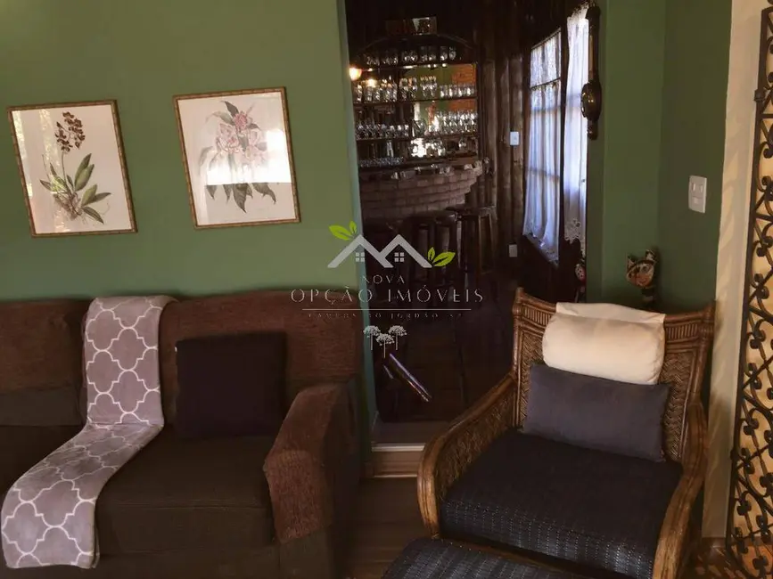 Foto 8 de Casa com 5 quartos à venda, 242m2 em Campos Do Jordao - SP