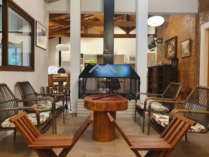 Foto 4 de Casa com 3 quartos à venda e para alugar, 273m2 em Santo Antonio Do Pinhal - SP