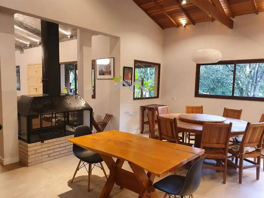 Foto 7 de Casa com 3 quartos à venda e para alugar, 273m2 em Santo Antonio Do Pinhal - SP