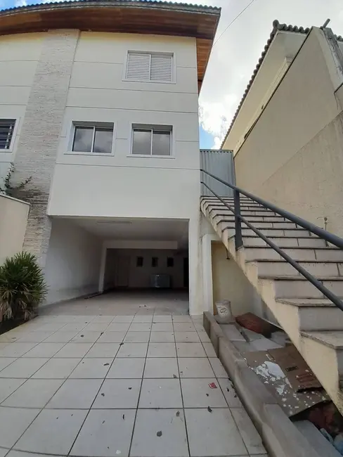 Foto 1 de Casa com 4 quartos para alugar, 250m2 em Água Fria, São Paulo - SP