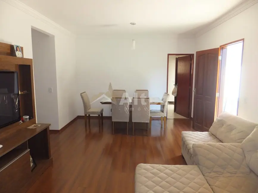 Casa com 3 quartos à venda, 208m2 em Albuquerque, Teresopolis - RJ - imagem 3 Foto 3 de Casa com 3 quartos à venda, 208m2 em Albuquerque, Teresopolis - RJ