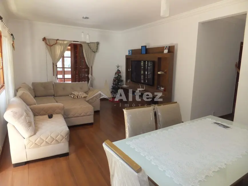 Casa com 3 quartos à venda, 208m2 em Albuquerque, Teresopolis - RJ - imagem 4 Foto 4 de Casa com 3 quartos à venda, 208m2 em Albuquerque, Teresopolis - RJ