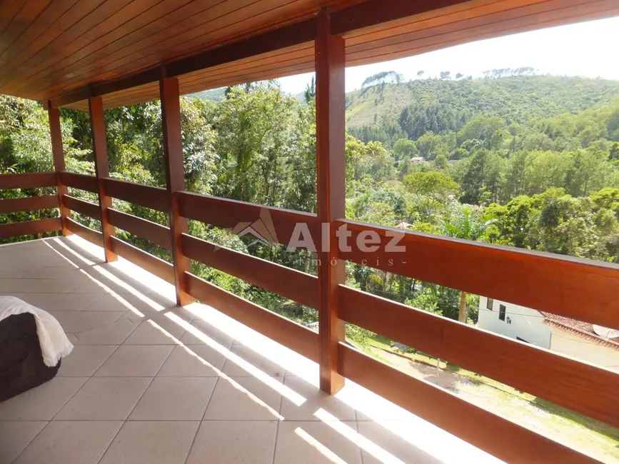 Casa com 3 quartos à venda, 208m2 em Albuquerque, Teresopolis - RJ - imagem 5 Foto 5 de Casa com 3 quartos à venda, 208m2 em Albuquerque, Teresopolis - RJ