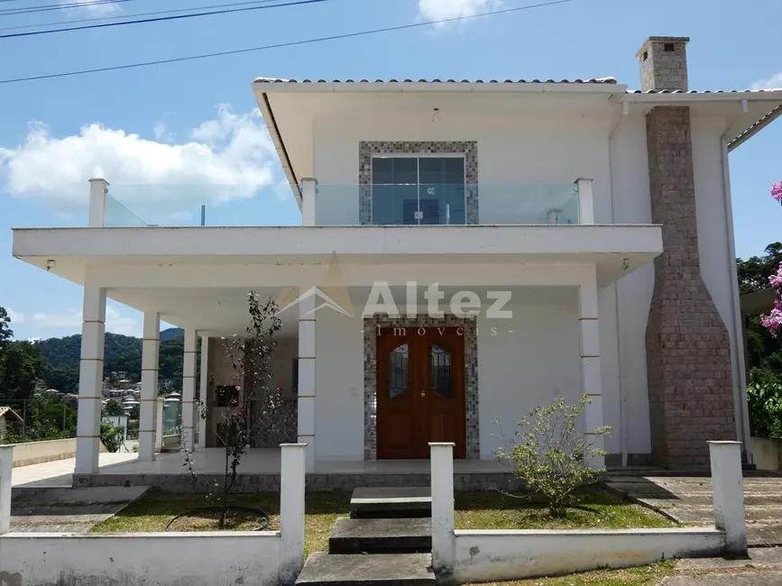 Foto 1 de Casa de Condomínio com 4 quartos à venda, 400m2 em Vargem Grande, Teresopolis - RJ