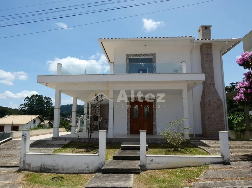 Foto 2 de Casa de Condomínio com 4 quartos à venda, 400m2 em Vargem Grande, Teresopolis - RJ