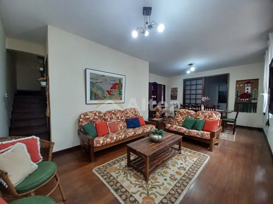 Foto 1 de Casa de Condomínio com 3 quartos à venda, 125m2 em Alto, Teresopolis - RJ