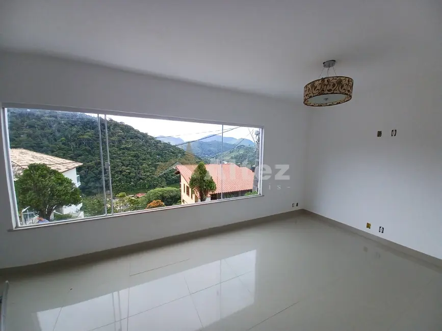 Foto 1 de Casa de Condomínio com 4 quartos à venda, 172m2 em Albuquerque, Teresopolis - RJ