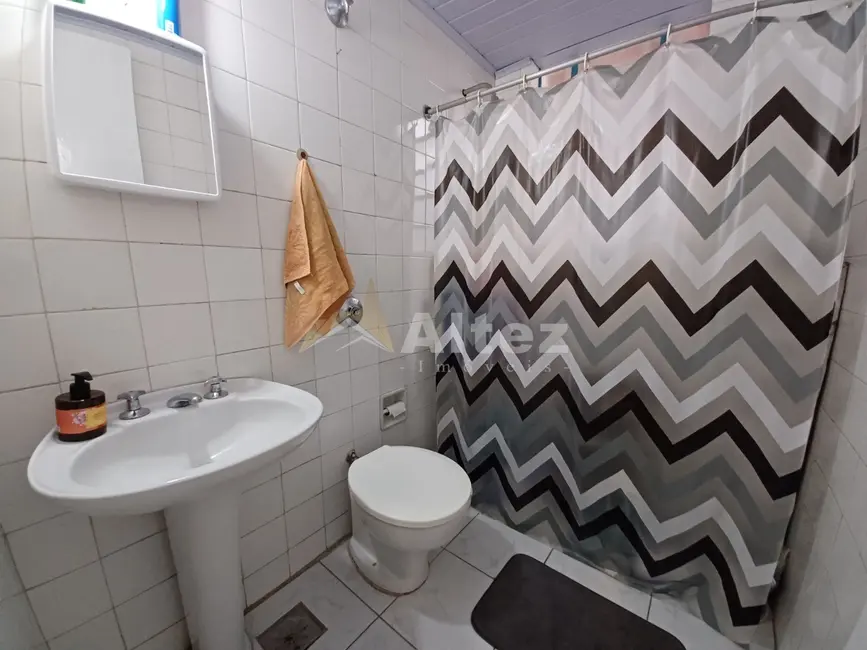 Foto 6 de Casa com 3 quartos à venda, 300m2 em Granja Guarani, Teresopolis - RJ