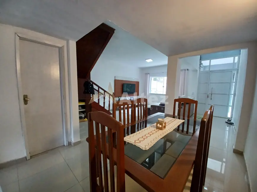 Foto 5 de Casa com 3 quartos à venda, 300m2 em Granja Guarani, Teresopolis - RJ