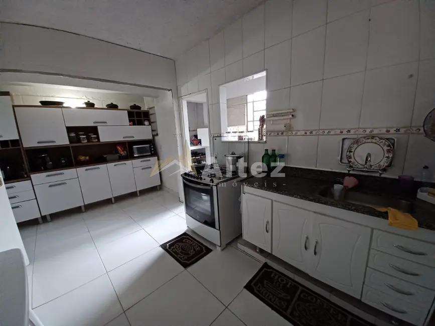 Foto 9 de Casa com 3 quartos à venda, 300m2 em Granja Guarani, Teresopolis - RJ