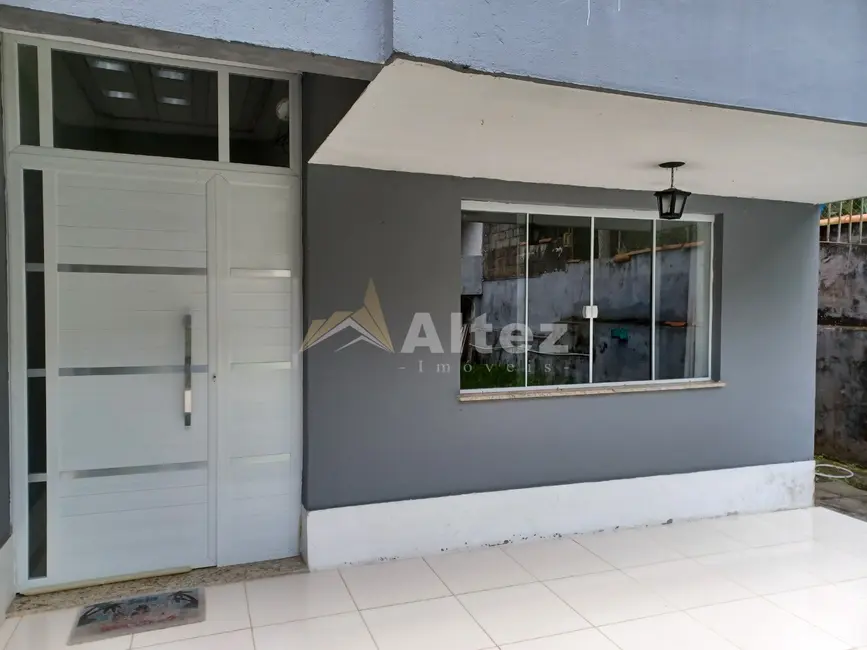 Foto 1 de Casa com 3 quartos à venda, 300m2 em Granja Guarani, Teresopolis - RJ