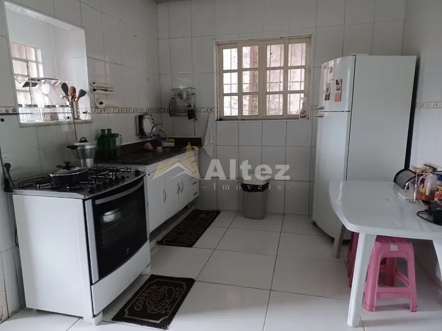 Foto 8 de Casa com 3 quartos à venda, 300m2 em Granja Guarani, Teresopolis - RJ