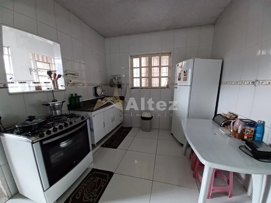 Foto 7 de Casa com 3 quartos à venda, 300m2 em Granja Guarani, Teresopolis - RJ