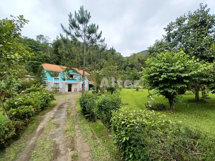 Casa com 3 quartos à venda, 3900m2 em Teresopolis - RJ - imagem 1 Foto 1 de Casa com 3 quartos à venda, 3900m2 em Teresopolis - RJ