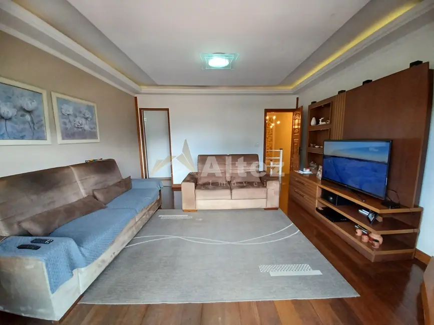 Foto 4 de Casa de Condomínio com 4 quartos à venda, 127m2 em Granja Guarani, Teresopolis - RJ