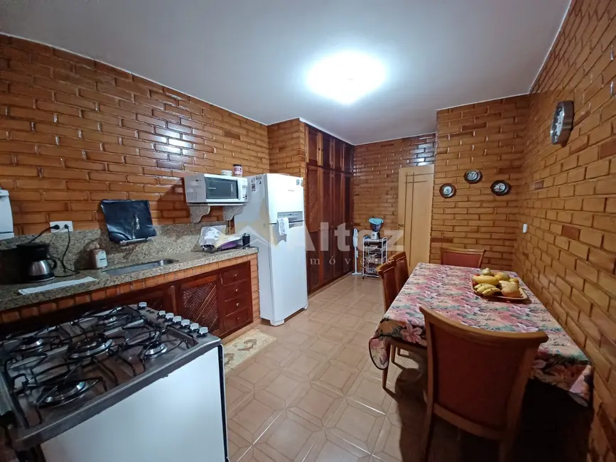 Foto 9 de Casa de Condomínio com 4 quartos à venda, 127m2 em Granja Guarani, Teresopolis - RJ