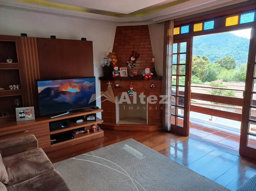 Foto 2 de Casa de Condomínio com 4 quartos à venda, 127m2 em Granja Guarani, Teresopolis - RJ
