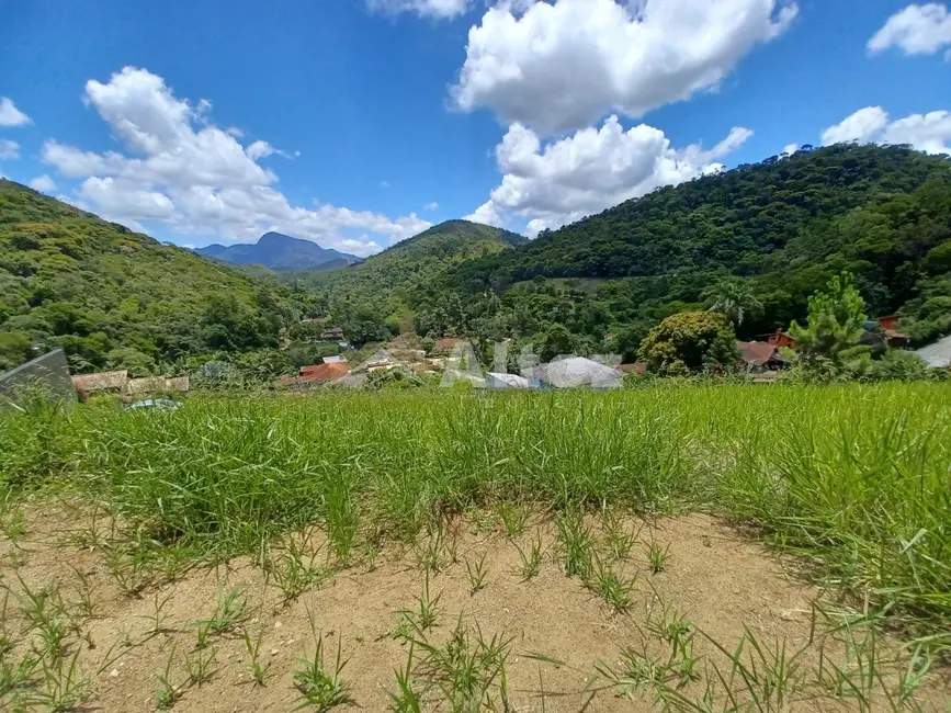 Foto 1 de Terreno / Lote à venda, 600m2 em Teresopolis - RJ