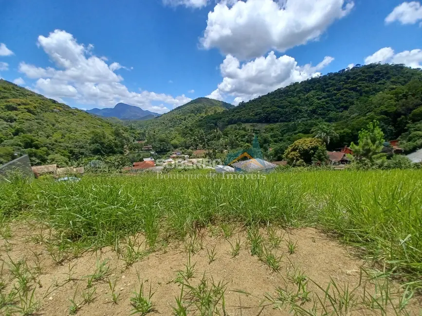 Foto 1 de Terreno / Lote à venda, 600m2 em Teresopolis - RJ