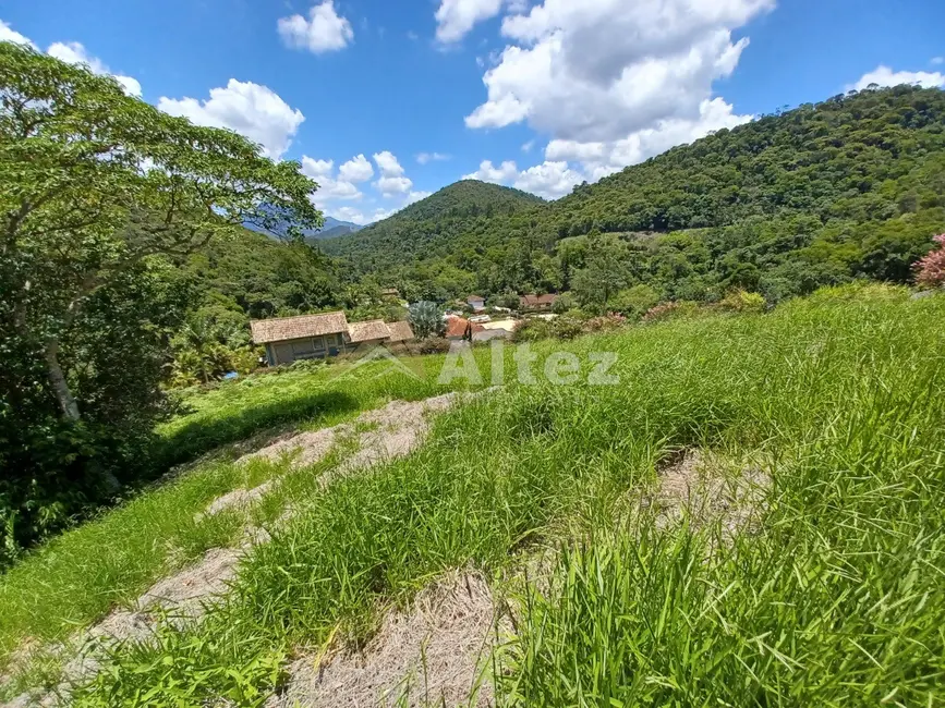 Foto 1 de Terreno / Lote à venda, 450m2 em Teresopolis - RJ