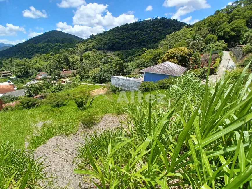 Foto 1 de Terreno / Lote à venda, 511m2 em Teresopolis - RJ