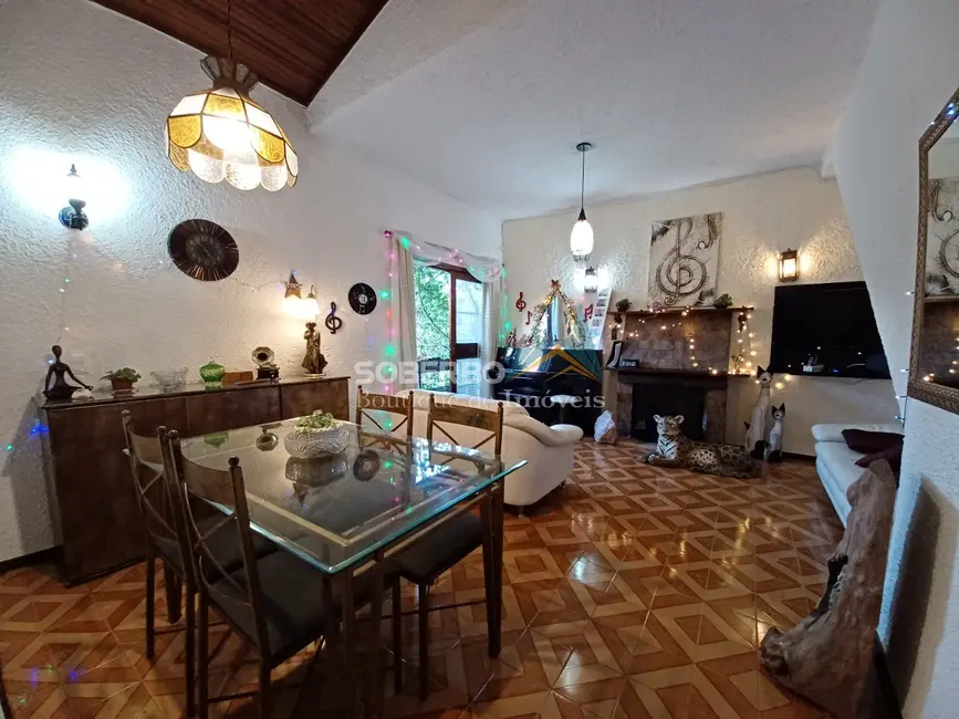 Foto 1 de Casa de Condomínio com 4 quartos à venda, 185m2 em Iucas, Teresopolis - RJ