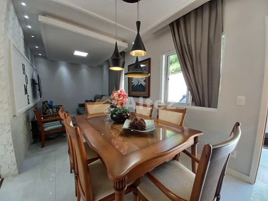 Casa de Condomínio com 2 quartos à venda, 110m2 em Parque do Imbui, Teresopolis - RJ - imagem 3 Foto 3 de Casa de Condomínio com 2 quartos à venda, 110m2 em Parque do Imbui, Teresopolis - RJ